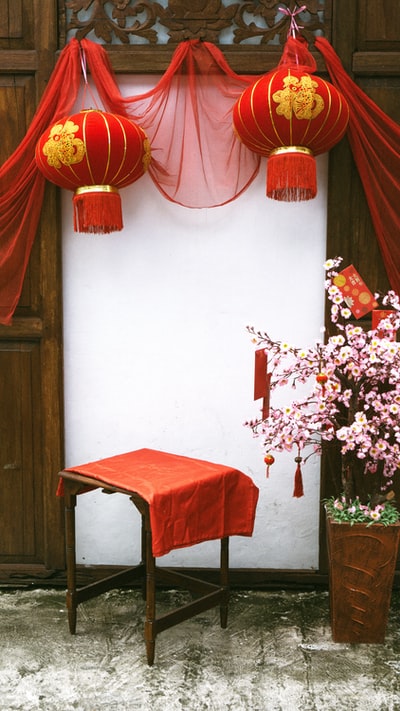 The red cloth on the table

